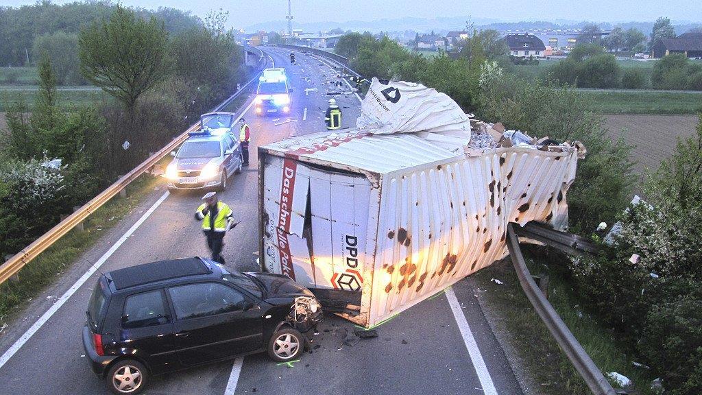 Ein Toter bei Lkw-Crash