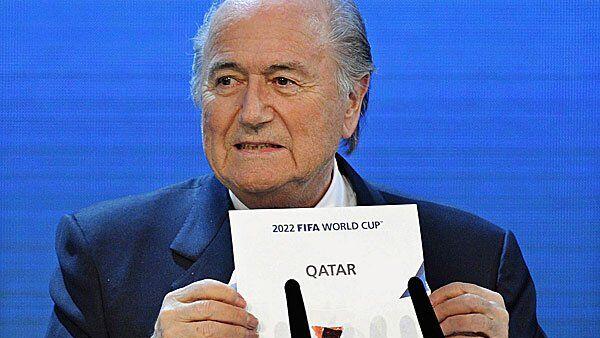 FIFA Präsidnet Blatter verkündete im Dezember 2010 die Vergabe der Fußball-WM 2022 an Qatar.