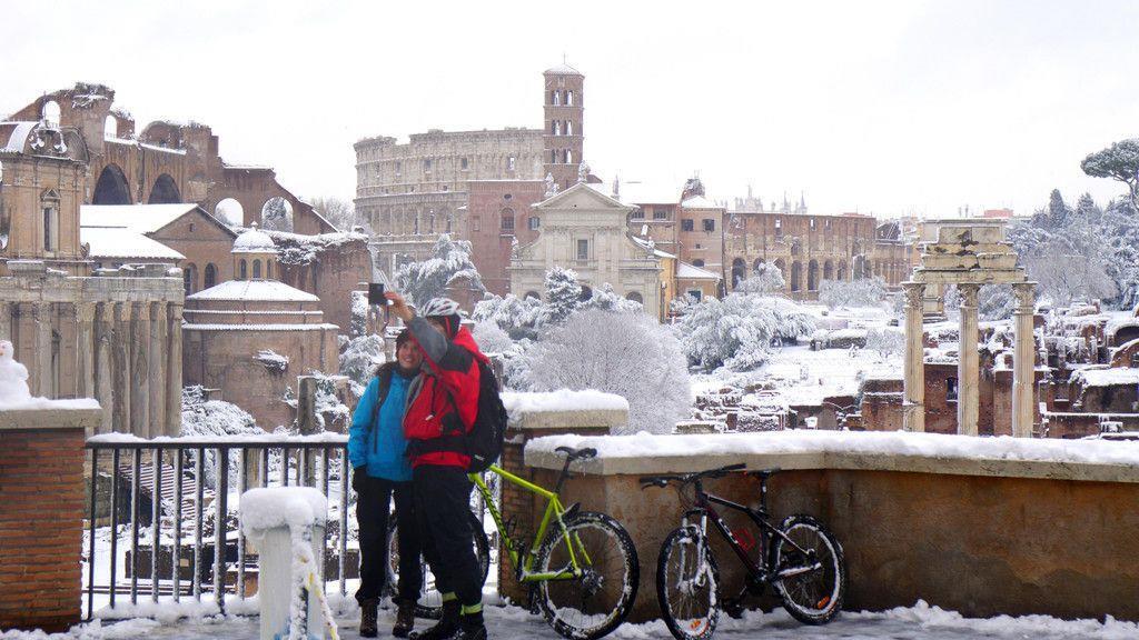 Rom versinkt im Schnee