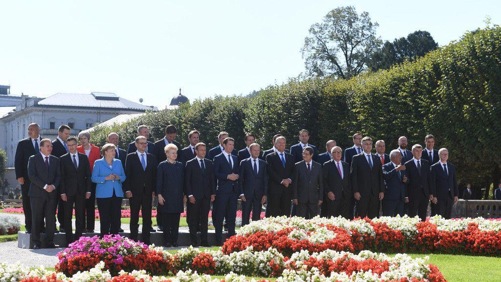 EU-Gipfel: Familienfoto im Mirabellgarten