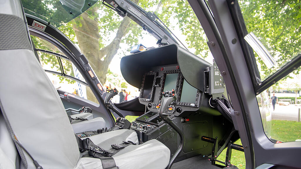 Hubschrauber vor Kongresshaus