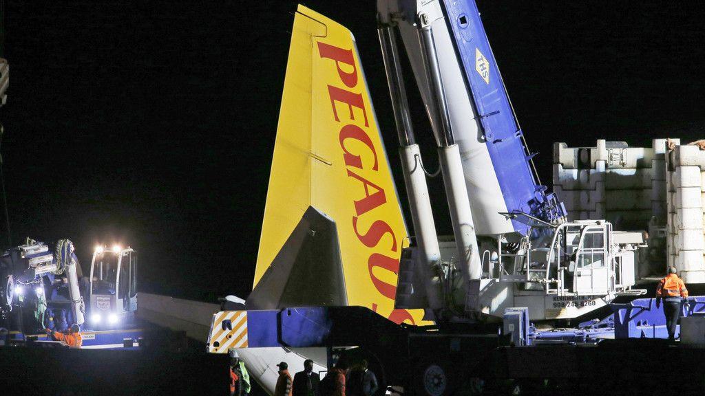 Flugzeug wird geborgen