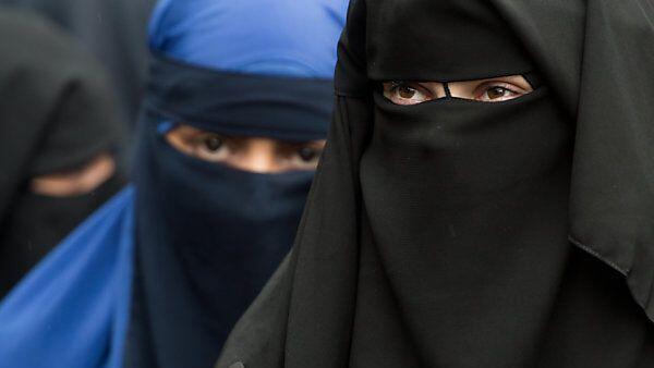 Abmahnungen wegen des Burkaverbots hat es lediglich am Flughafen Schwechat gegeben.