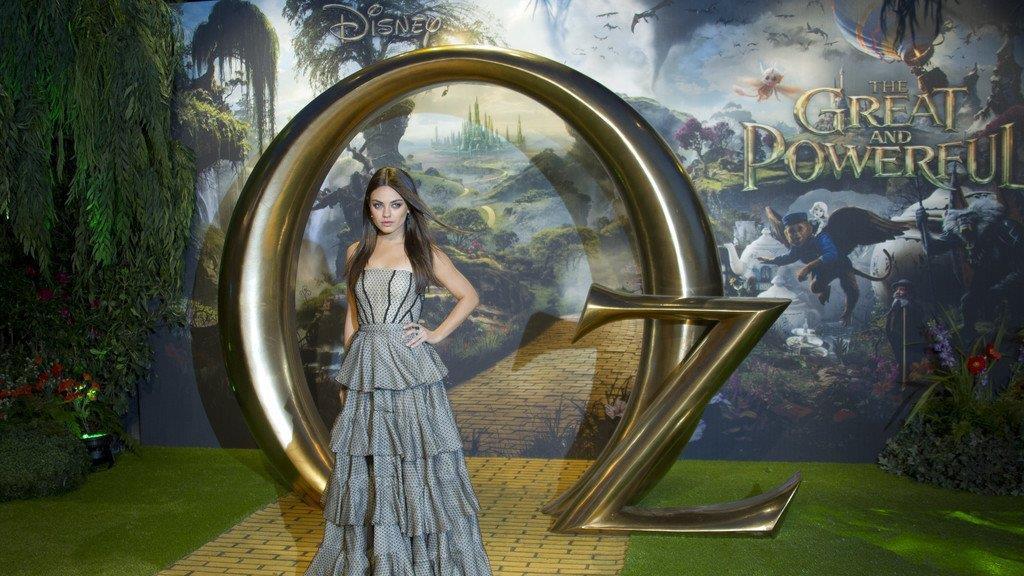 Mila Kunis vor der Premiere von "Die fantastische Welt von Oz"