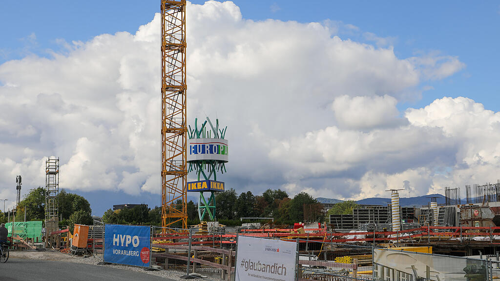 Schwerverletzter bei Absturz auf Baustelle in Europastraße