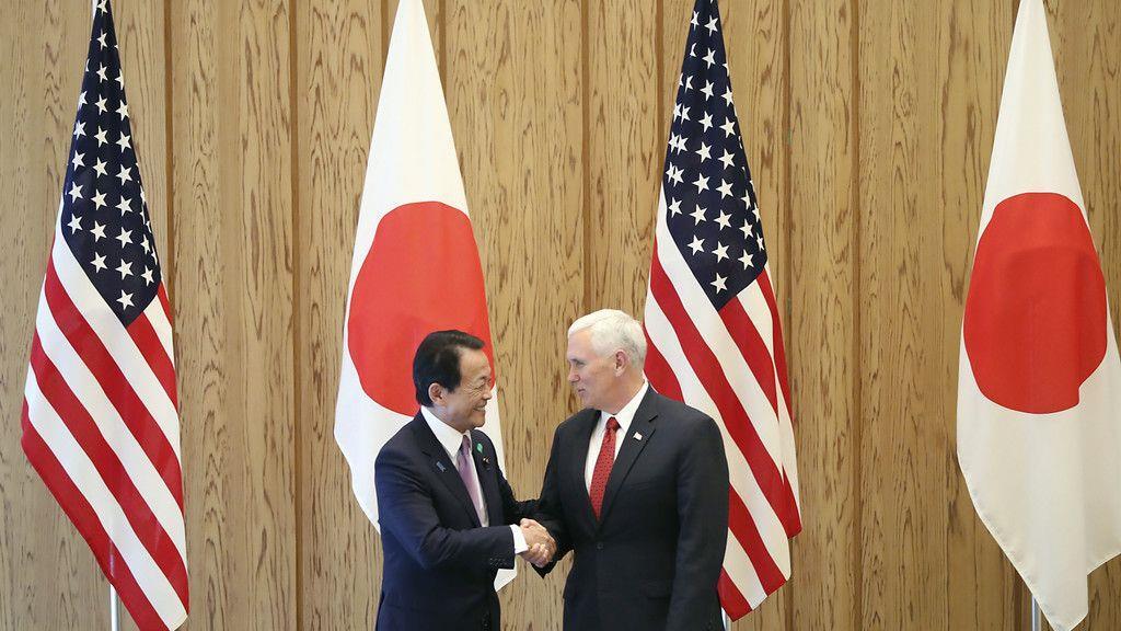 Mike Pence besucht Japan