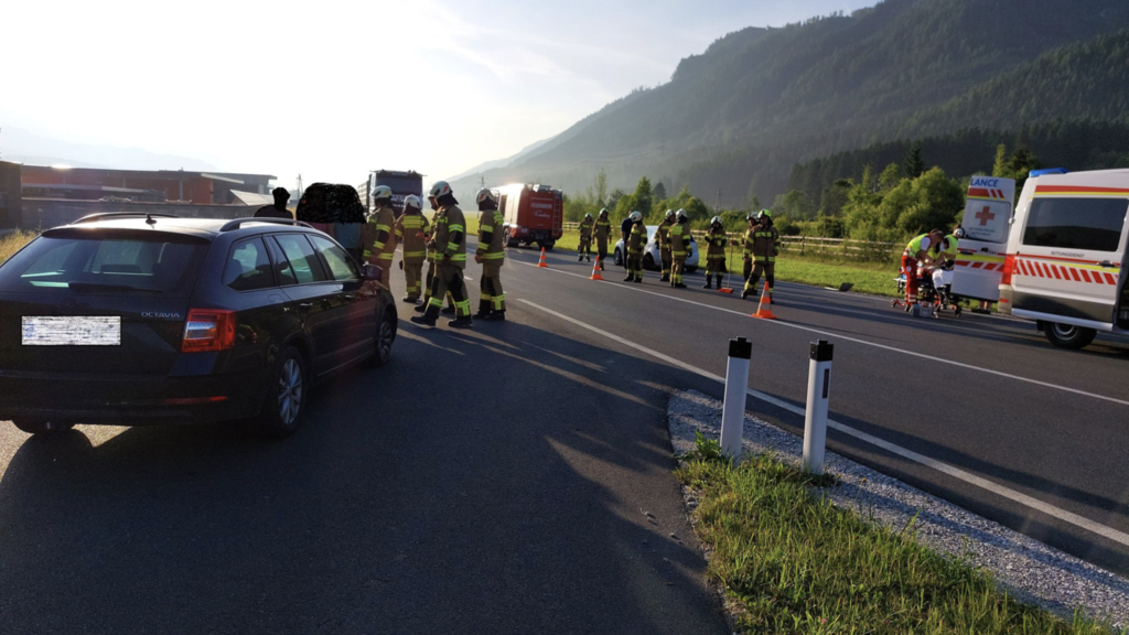 Unfall B165 Bramberg