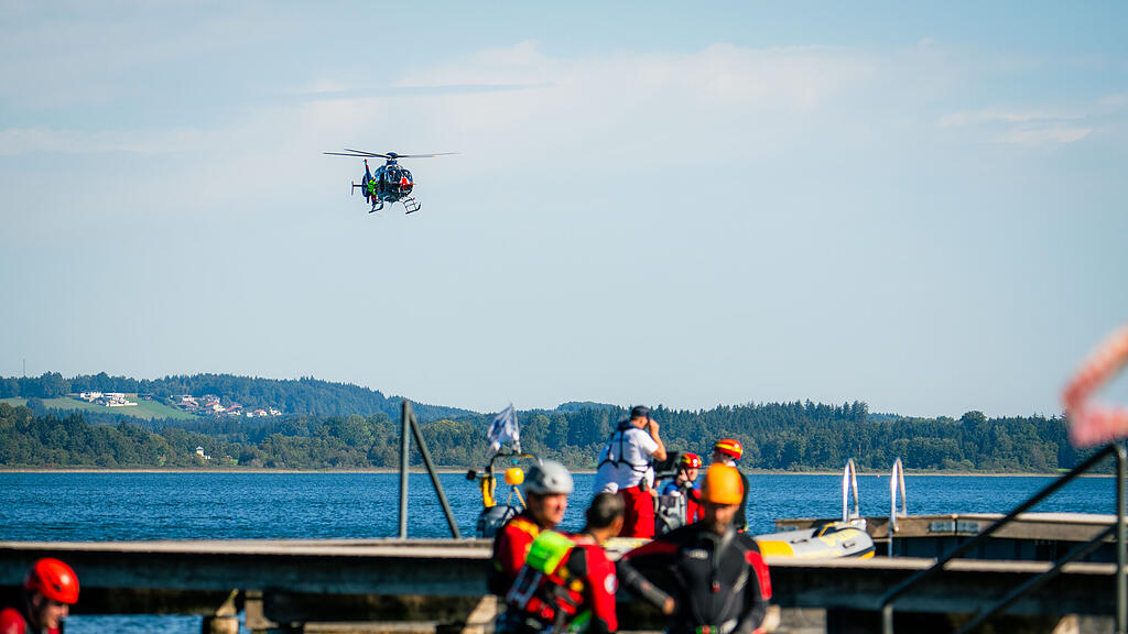 Übungstag der Wasserrettung und Flugpolizei am Obertrumer See
