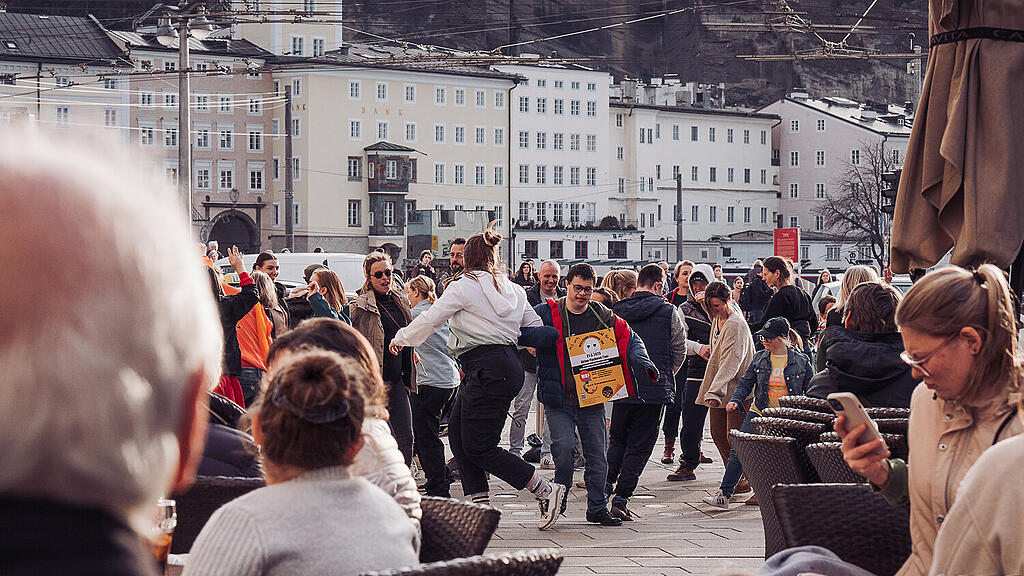 Flashmob-Tanzen am Welt-Down-Syndrom-Tag