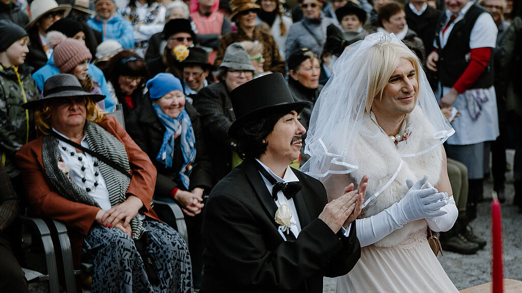 Verkehrte Hochzeit, Kirche