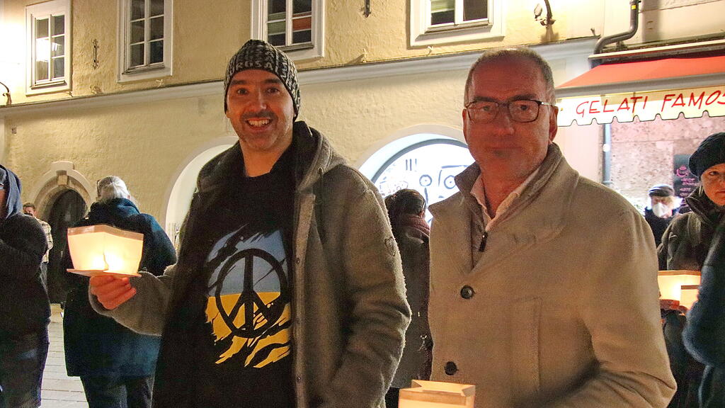 Hallein hilft: Lichtermarsch f\u00fcr Ukraine