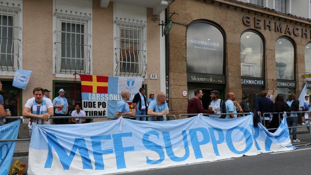 Malmöö-Fans feiern in Altstadt