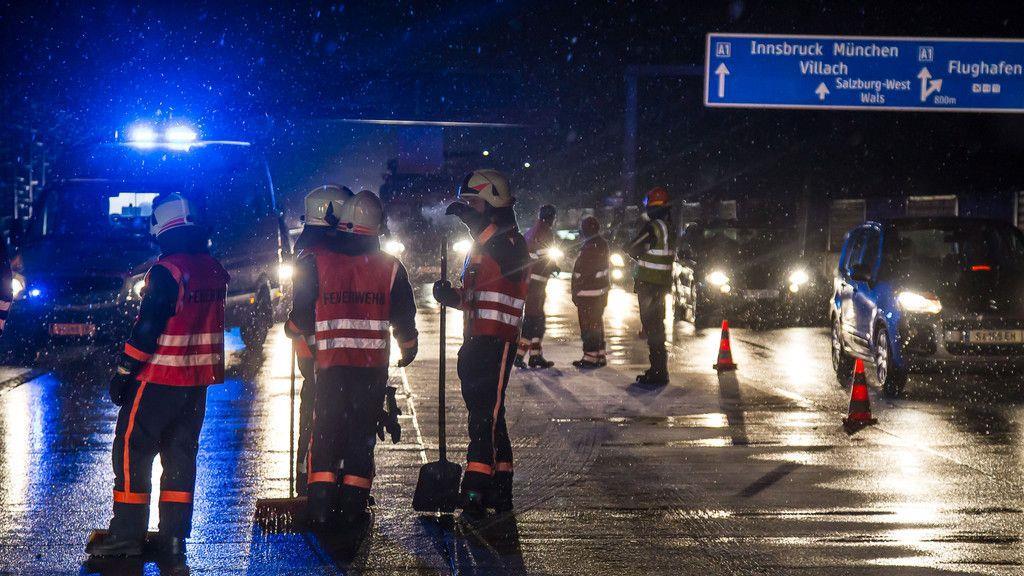 Zwei Verletzte bei Unfall mit Klein-Lkw auf A1