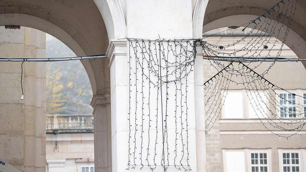 Aufbau Christkindlmarkt