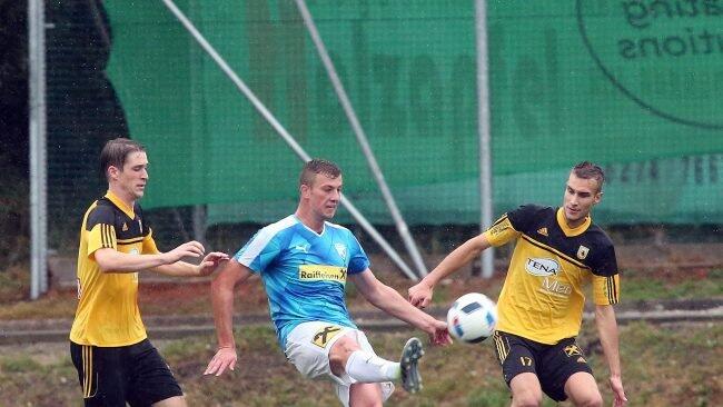 Nach seiner Suspendierung stand Rückkehrer Mario Bergmüller (M.) erneut im Mittelpunkt.