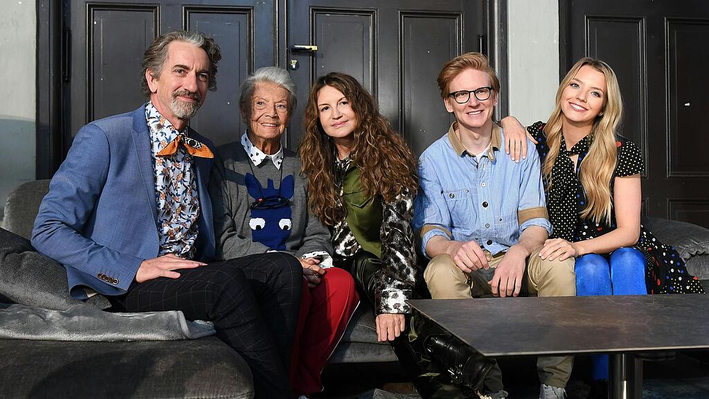 Zdenka Hartmann, Möbelhaus-Familie