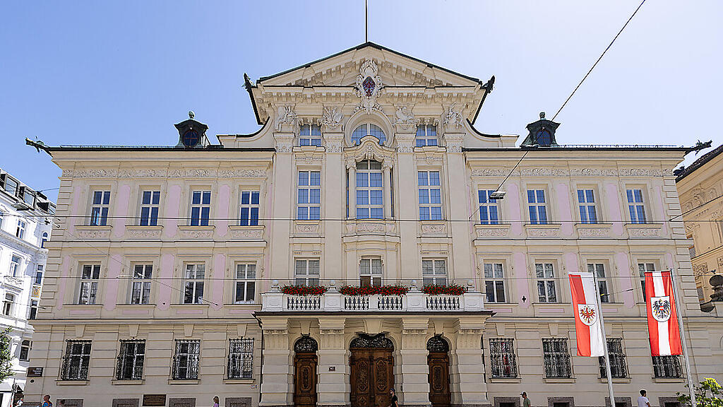 Der Tiroler Landtag im Innsbrucker Landhaus löst sich am Freitag auf.
