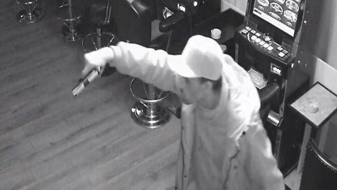 Wer kenn diesen Mann? Hinweise nimmt jede Polizeidienststelle entgegen.