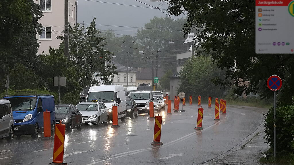 Baustelle Hellbrunner Straße sorgt für Stau-Chaos