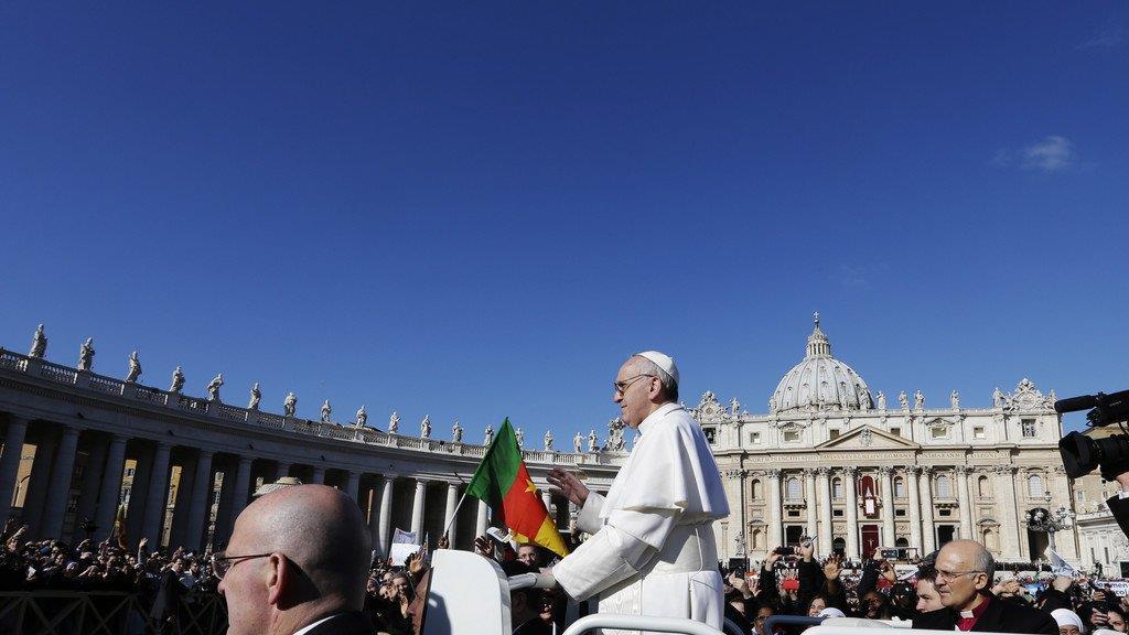 Zehntaussende Pilger bei Amtseinführung von Papst Franziskus