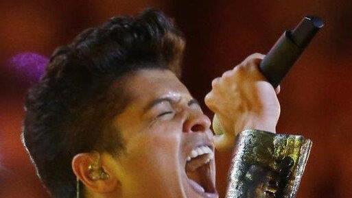 Bruno Mars & Red Hot Chili Peppers live beim Super Bowl 2014