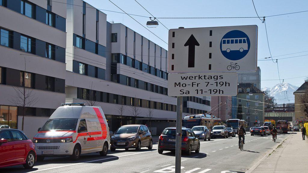 Neue Busspur in der Rudolf-Biebl-Straße