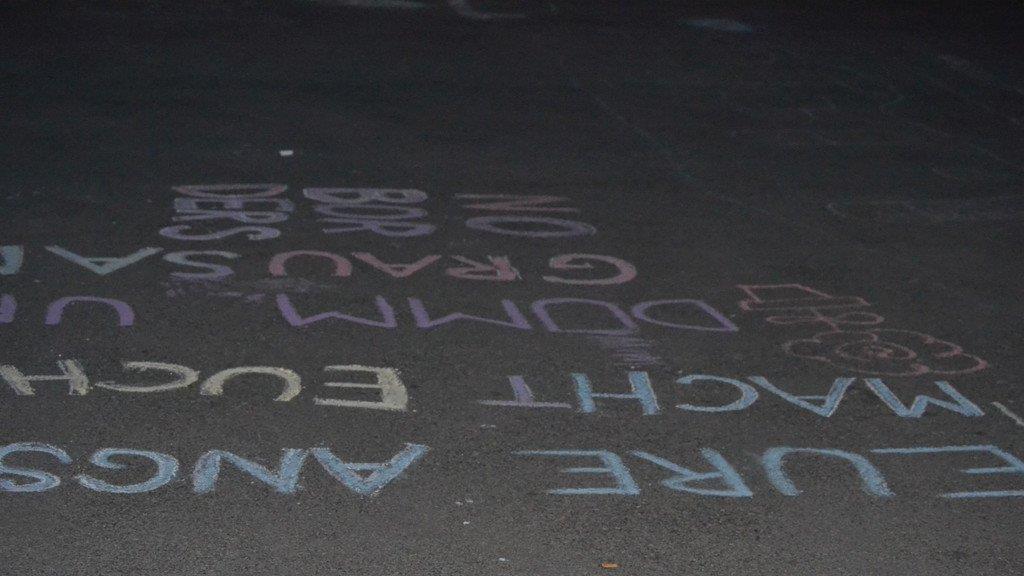 "Mahnwache" und Demo am Brunnenmarkt: Polizeieinsatz