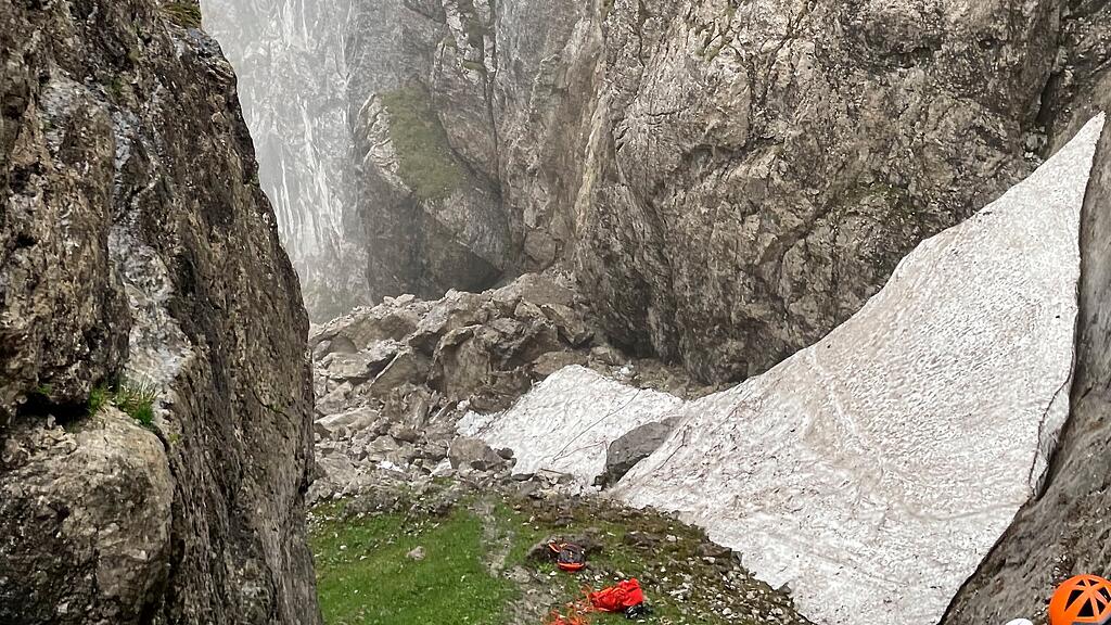 TIROL: KLETTERER VON STEINMASSEN VERSCHÜTTET