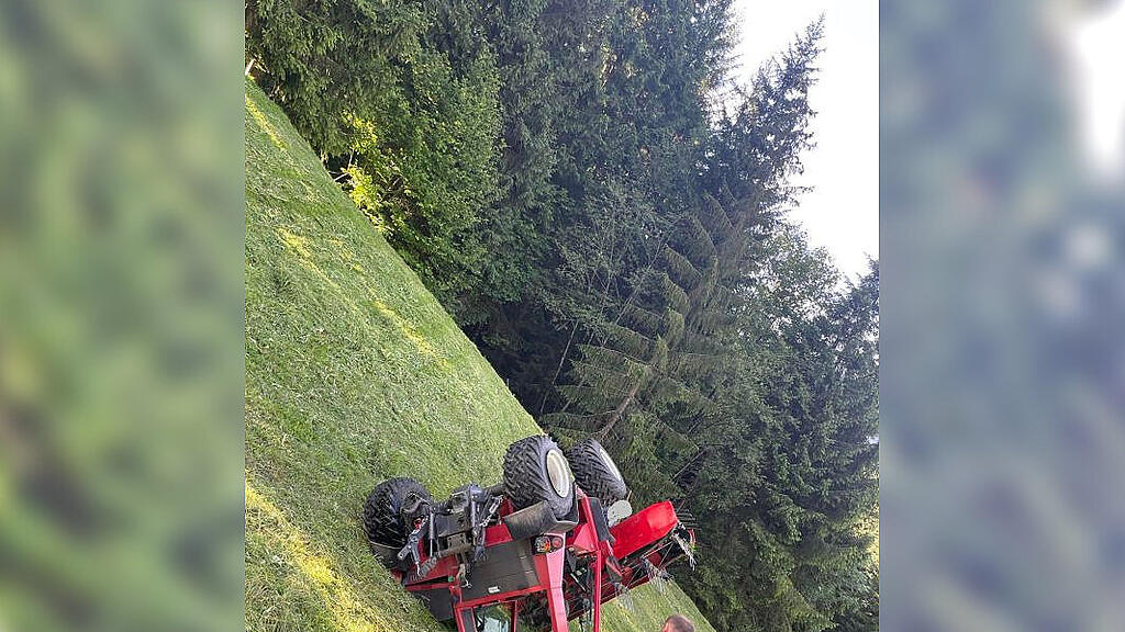 Traktor-Absturz in Unken