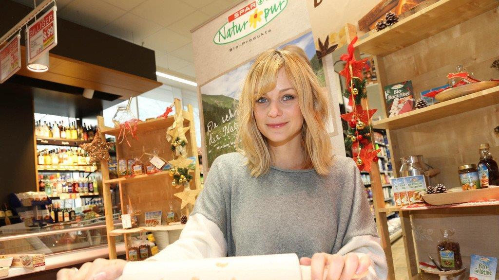 Mirjam Weichselbraun als Bäckerin