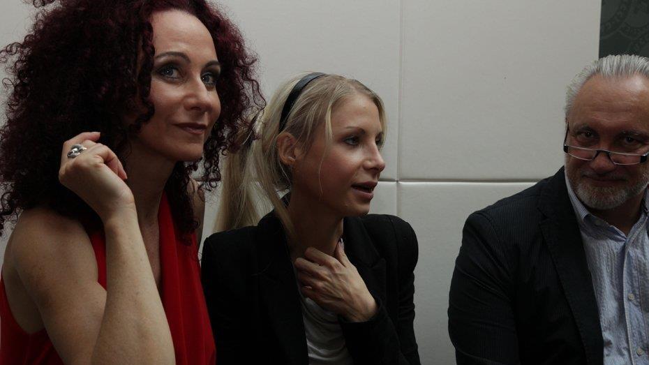 Christina "Mausi" Lugner und Anastasia "Katzi" Sokol im INterview und beim Shoppen