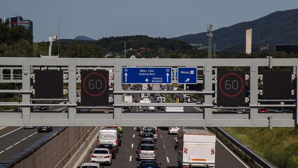 Unfall mit drei Fahrzeugen bei Salzburg-Nord