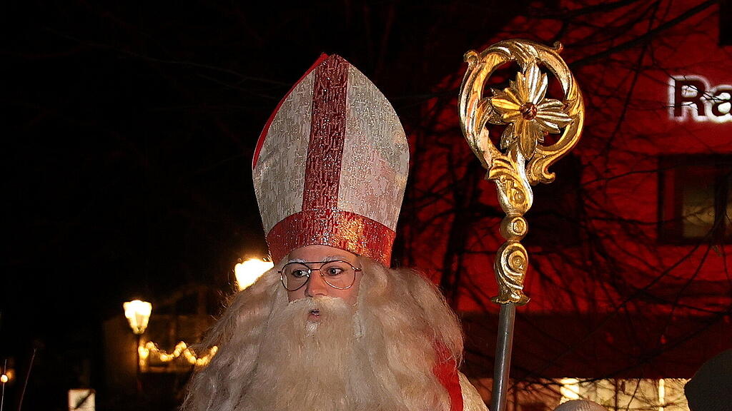 Anifer Krampuslauf am Dorfplatz
