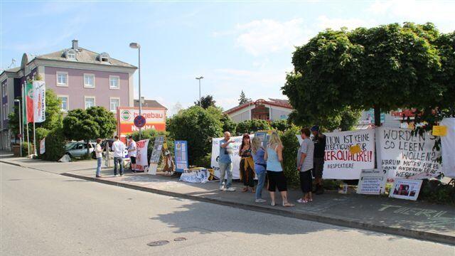 Fast kein Tag verging ohne Demo vor dem Zirkusgelände.