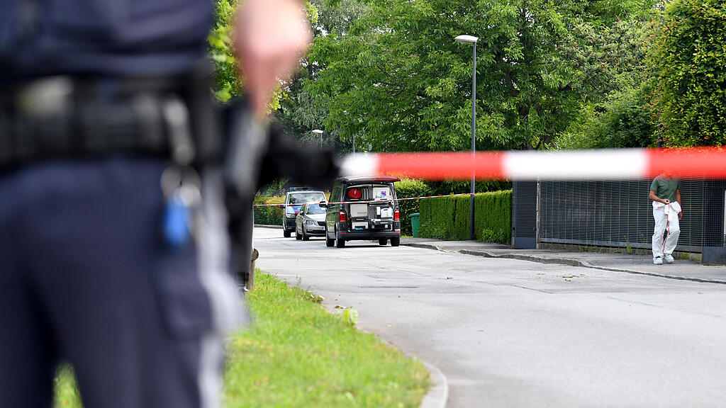 SALZBURG ZWEI VERLETZTE DURCH SCH\u00dcSSE BEI POLIZEIEINSATZ IN DER STADT SALZBURG =(4).jpg