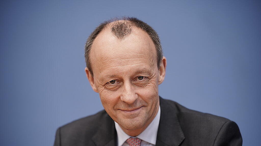 Der Ex-CDU/CSU-Fraktionschef ist der dritte offizielle Bewerber