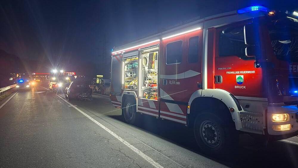 Sechs Fahrzeuge in Crash in Bruck verwickelt