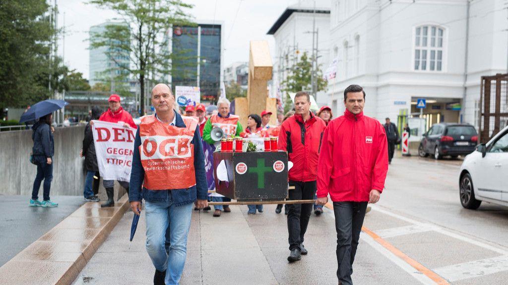 Demo gegen TTIP und CETA in Salzburg