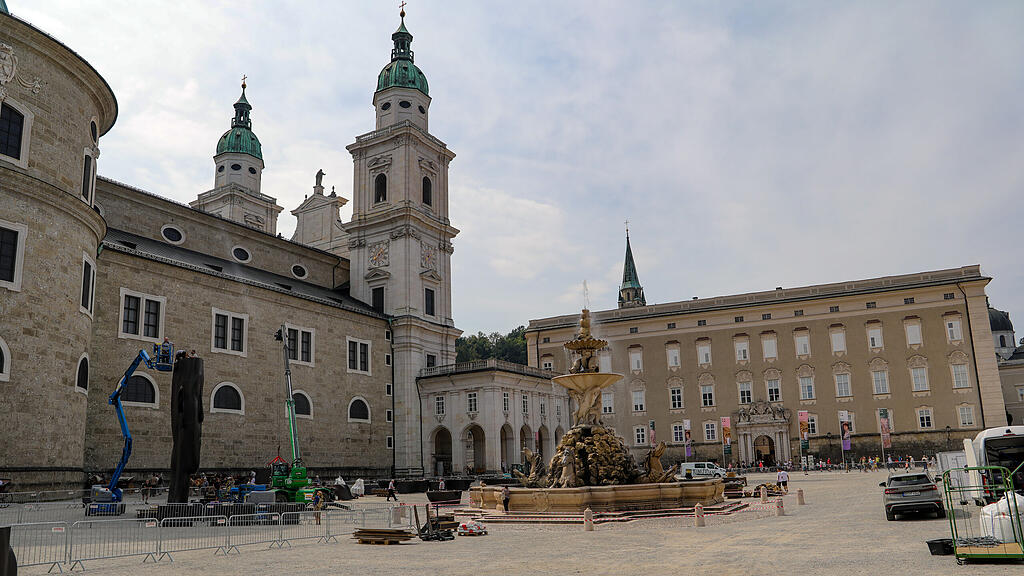 Letzter Frauenkopf am Residenzplatz wird abgebaut