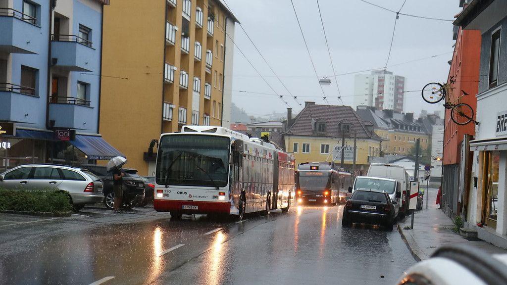 Pkw kollidiert mit Obus