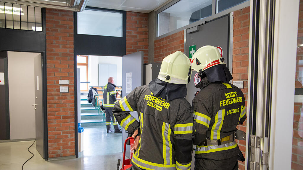 Handy-Akku explodiert in Salzburger Schule