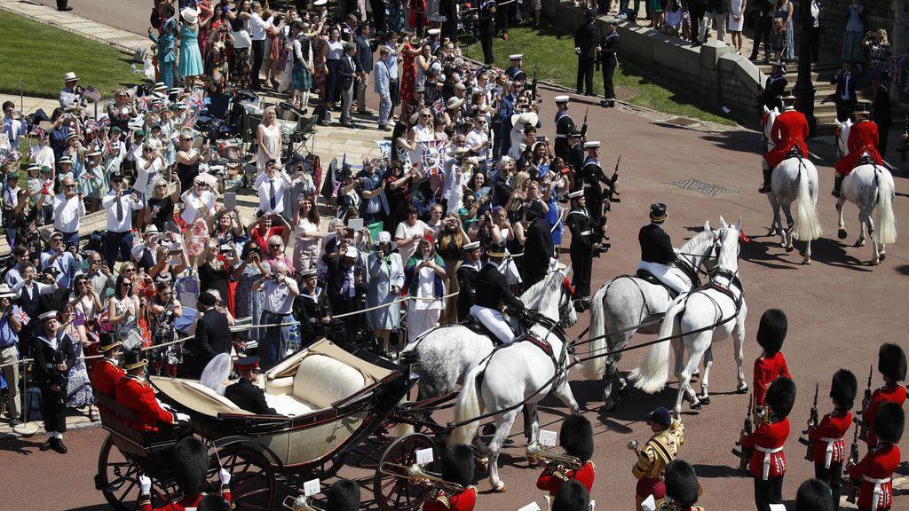 Royale Hochzeit: Schillernde Kutschfahrt durch Windsor