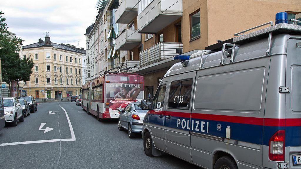 Sterneckstraße: Unfall zwischen Obus und Pkw