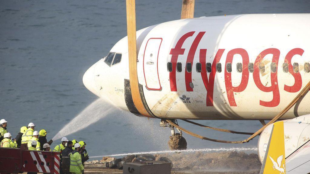 Flugzeug wird geborgen