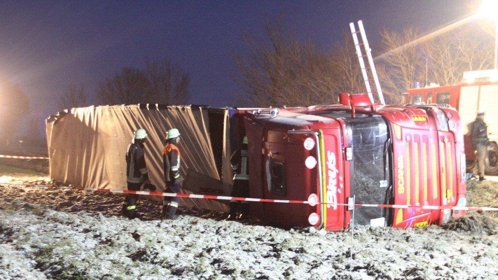 Fridolfing: Lkw umgekippt