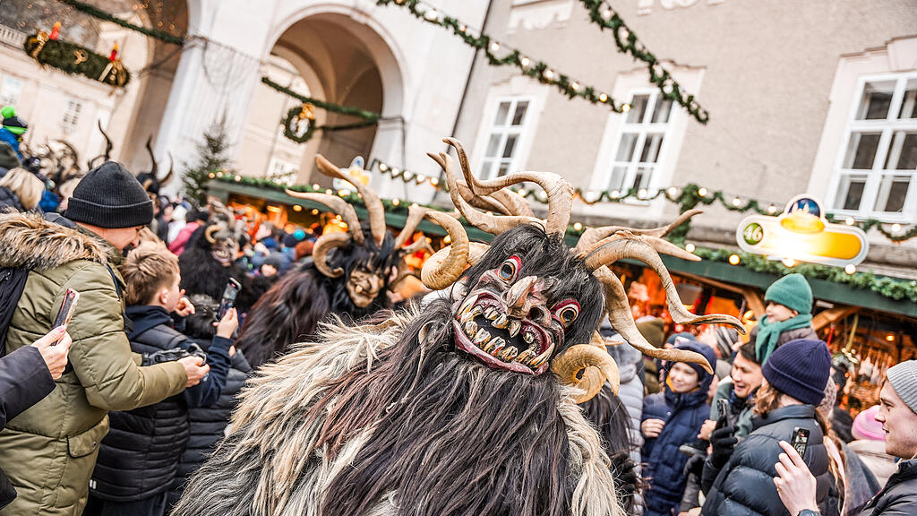 Krampuslauf am Christkindlmarkt Salzburg