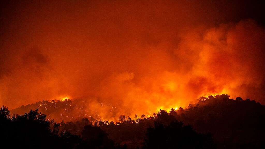 Feuer auf griechischer Insel