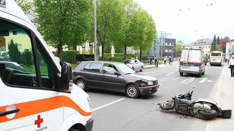 VW-Lenker übersieht Rollerfahrer im Nonntal