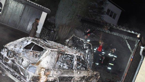 Carport in Flammen