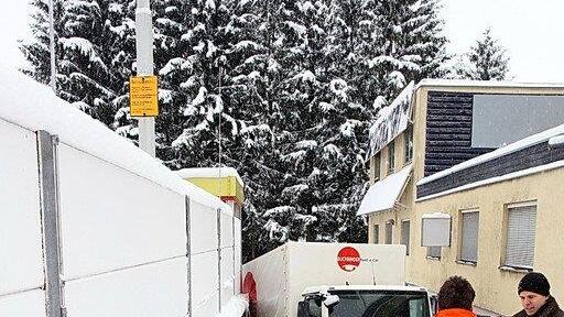 Lkw bleibt stecken